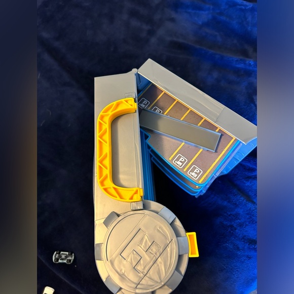 Micro machines parking garage and cars - Picture 3 of 9